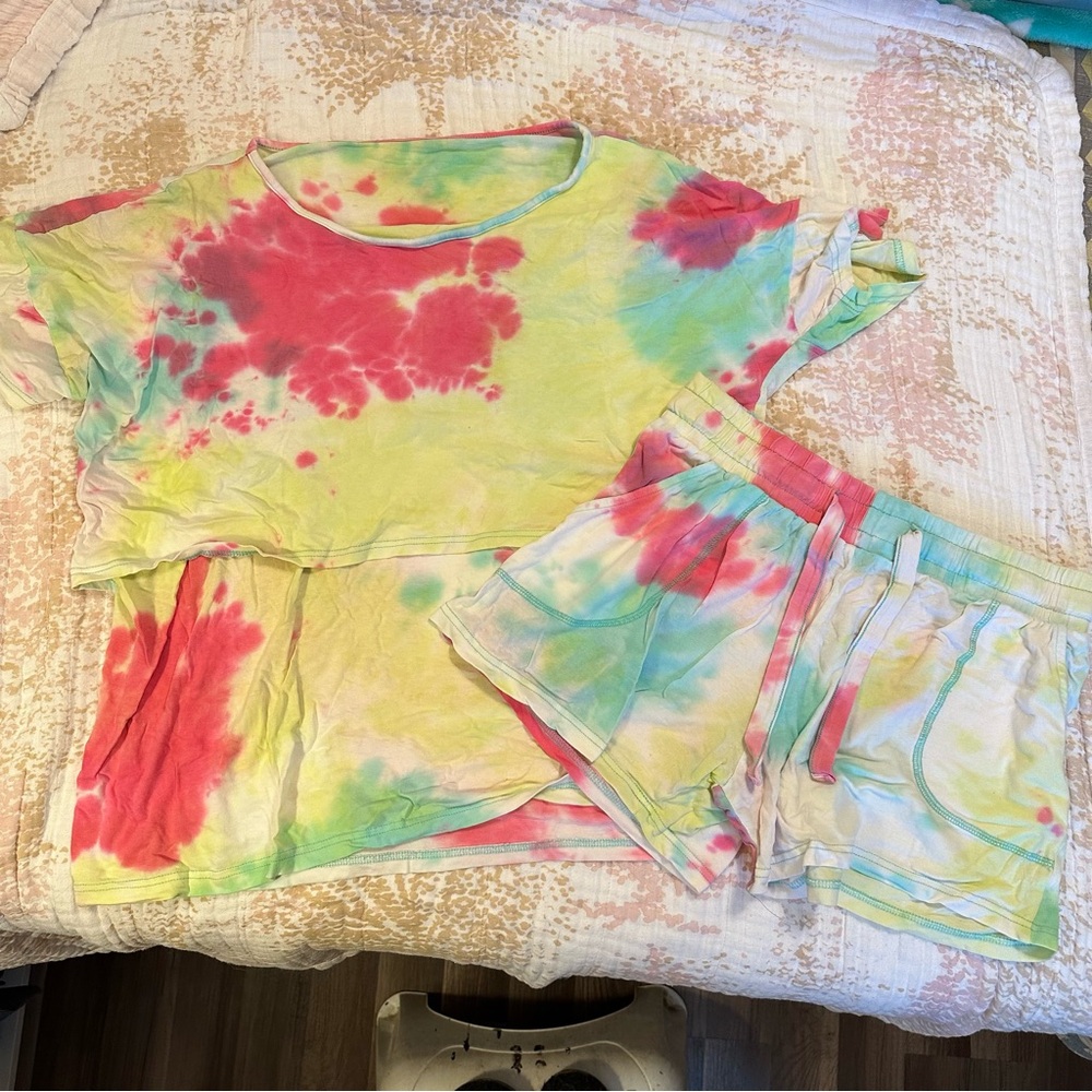 Latched Mama Tye Dye Sleep Set